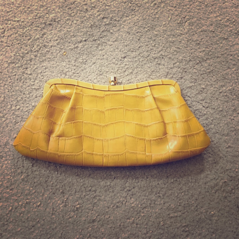 Banana republic yellow leather textured clutch 👛